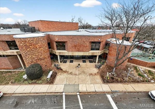 $300,000 | 6328 Northwood Avenue, Unit 3W, St. Louis, MO 63105