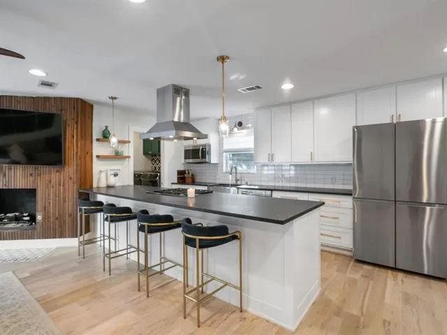 $690,000 | 9124 Westglen Drive, Dallas, TX 75228