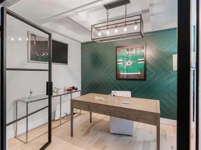 $690,000 | 9124 Westglen Drive, Dallas, TX 75228