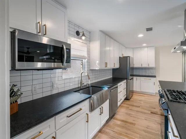 $690,000 | 9124 Westglen Drive, Dallas, TX 75228