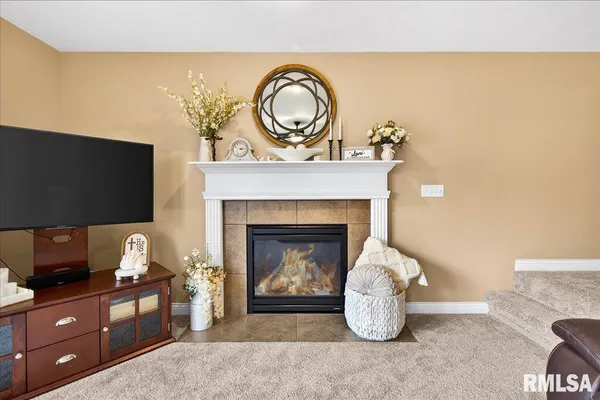 $449,900 | 4012 West Hearthwood Drive, Dunlap, IL 61525