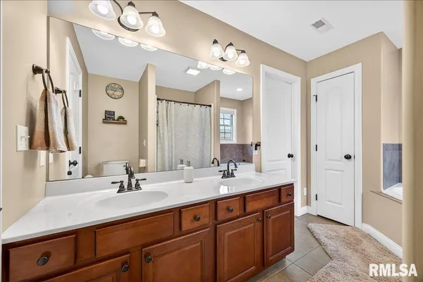 $449,900 | 4012 West Hearthwood Drive, Dunlap, IL 61525