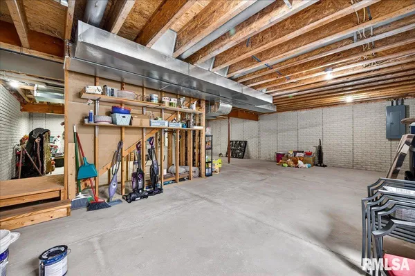 $449,900 | 4012 West Hearthwood Drive, Dunlap, IL 61525