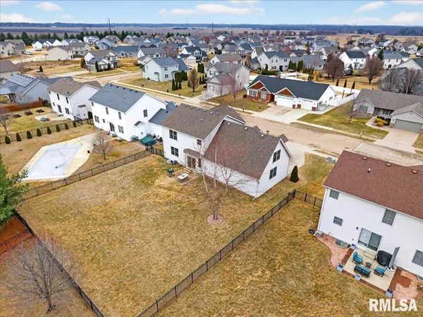 $449,900 | 4012 West Hearthwood Drive, Dunlap, IL 61525