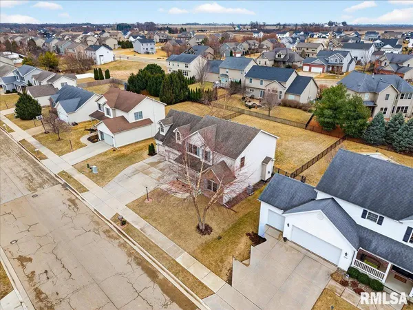 $449,900 | 4012 West Hearthwood Drive, Dunlap, IL 61525