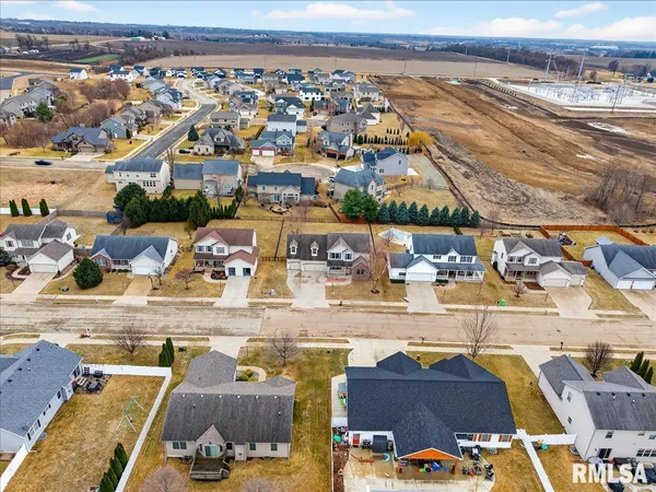 $449,900 | 4012 West Hearthwood Drive, Dunlap, IL 61525