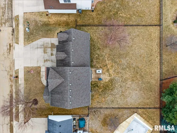 $449,900 | 4012 West Hearthwood Drive, Dunlap, IL 61525