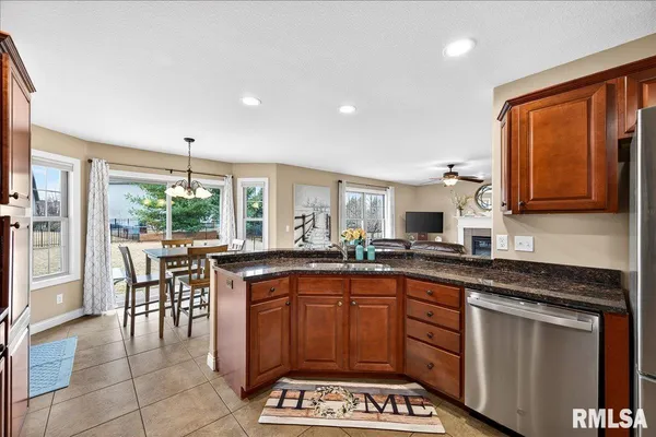 $449,900 | 4012 West Hearthwood Drive, Dunlap, IL 61525