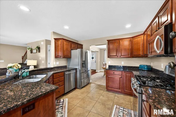 $449,900 | 4012 West Hearthwood Drive, Dunlap, IL 61525