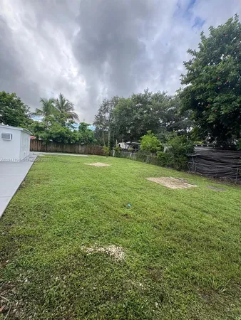 a view of a pathway of a house with wooden fence