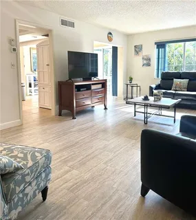 $4,500 | 214 Bobolink Way, Unit 214B, Naples, FL 34105