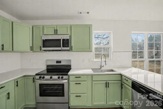 $409,000 | 8106 Castlemaine Drive, Matthews, NC 28104