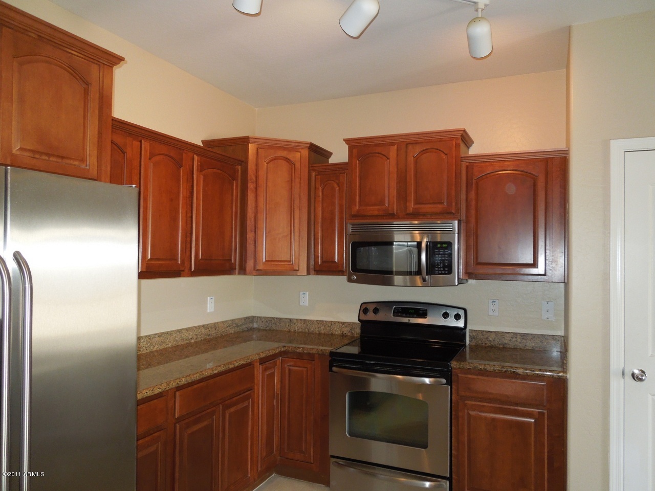 7026 West Beverly Road Laveen, AZ 85339 - Photo 11 of 24 11_KitchenCabinetsGranite