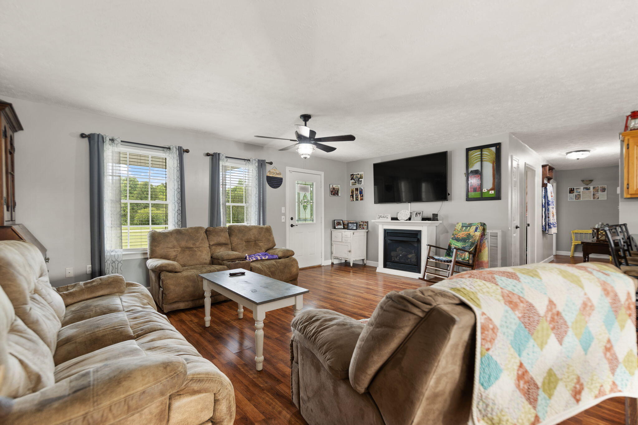 236 Bell Phipps Road Monticello, KY 42633 - Photo 37 of 63 Living Room