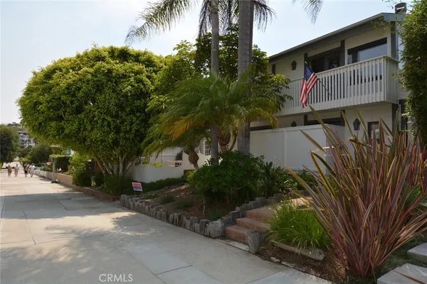 $12,000 | 408 6th Street, Manhattan Beach, CA 90266