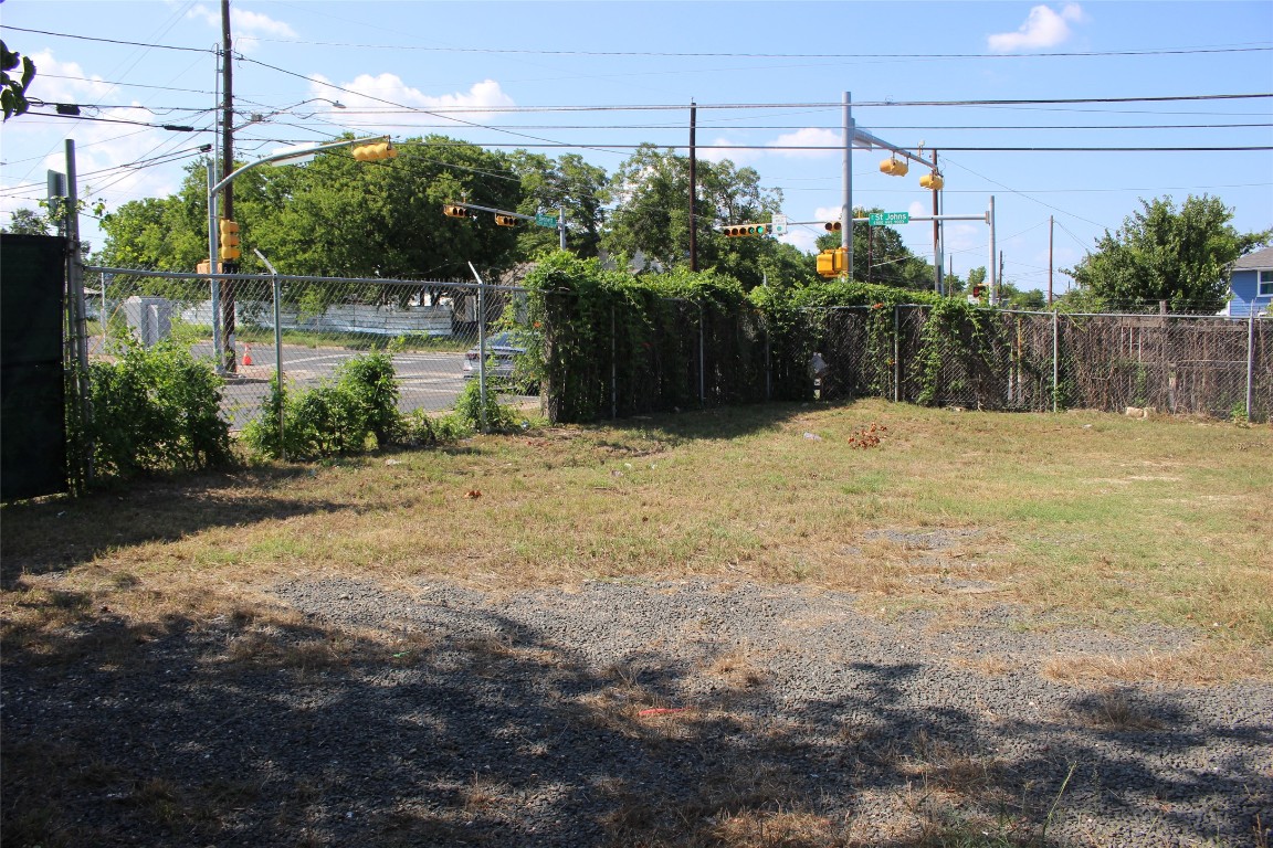 7109 Bennett Avenue Austin, TX 78752 - Photo 4 of 16