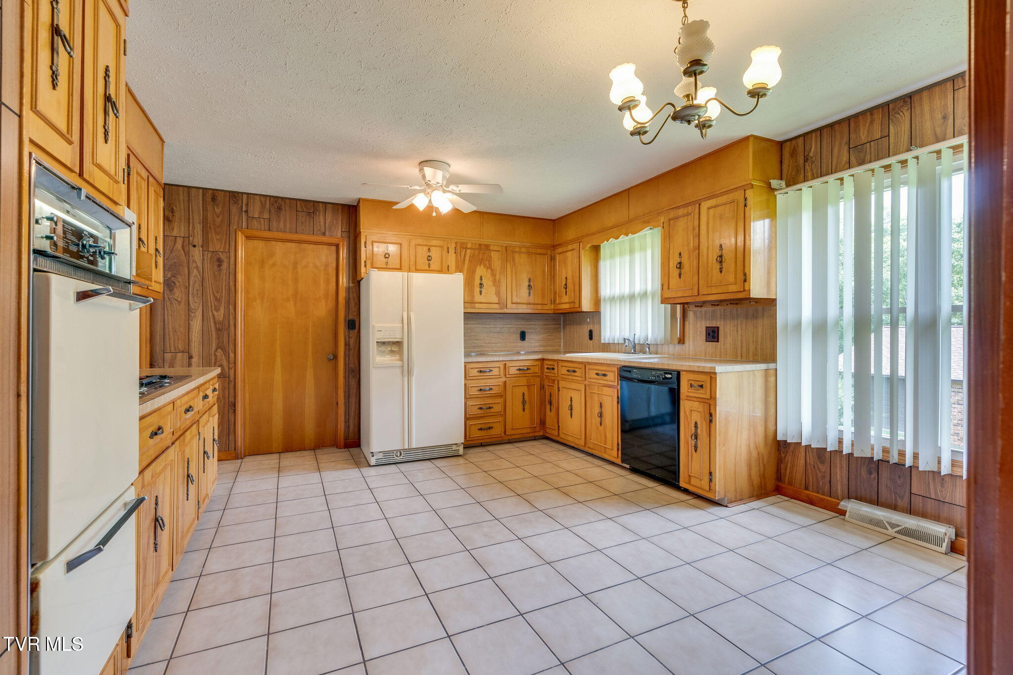 129 Pinecrest Road Kingsport, TN 37660 - Photo 9 of 25 009
