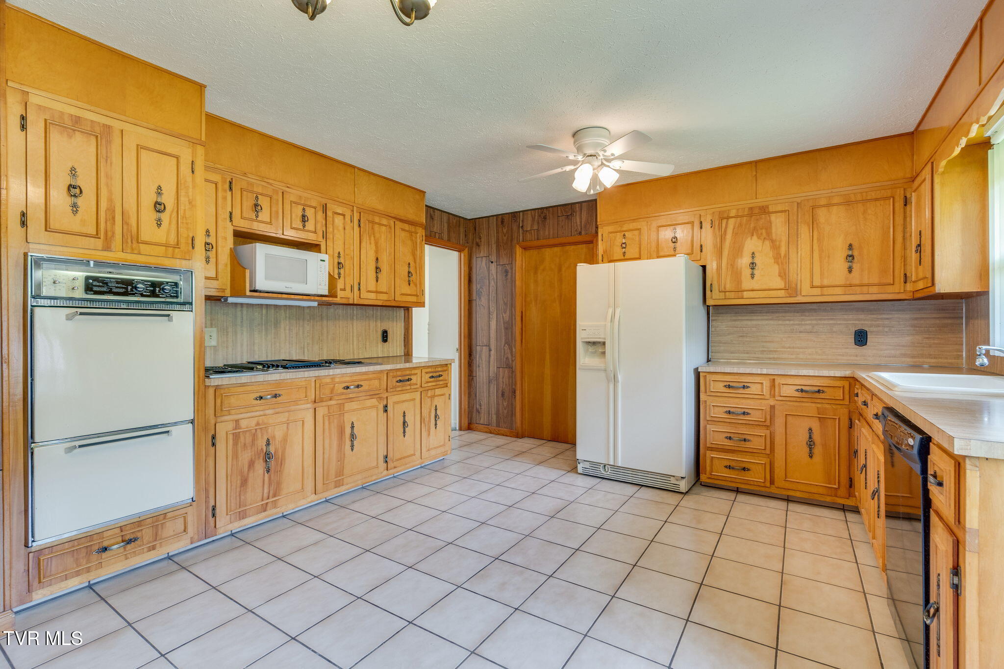 129 Pinecrest Road Kingsport, TN 37660 - Photo 10 of 25 010