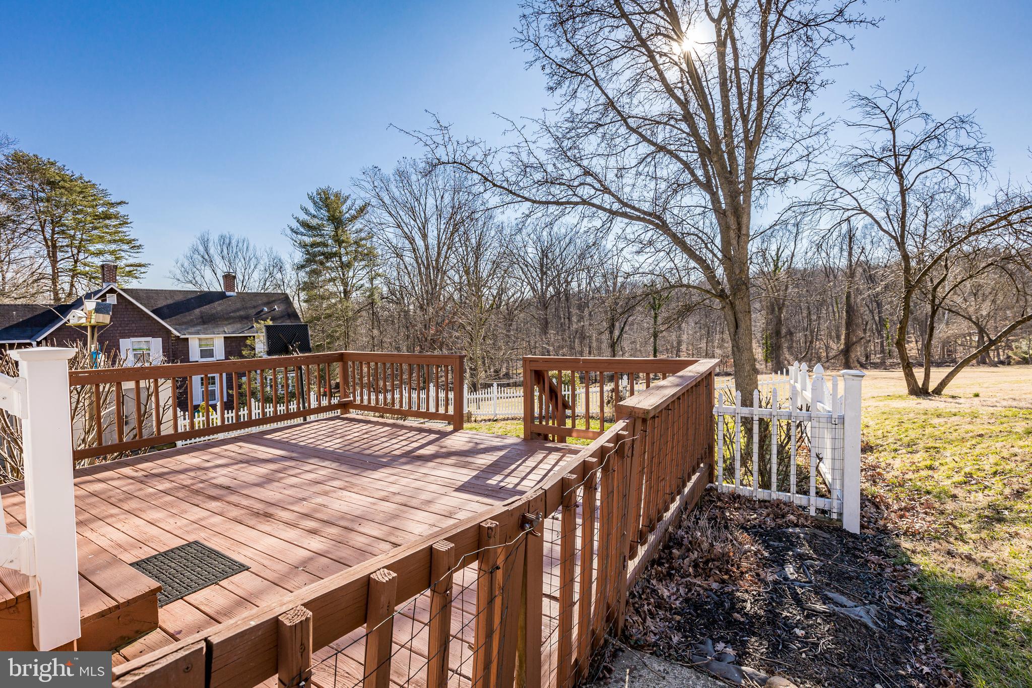 1550 South Rolling Road Baltimore, MD 21227 - Photo 65 of 75 Rear deck