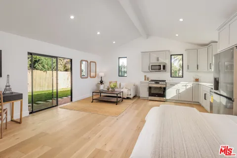 $2,495,000 | 913 South Mullen Avenue, Los Angeles, CA 90019
