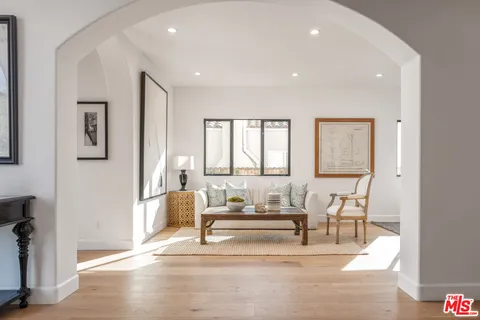 $2,495,000 | 913 South Mullen Avenue, Los Angeles, CA 90019