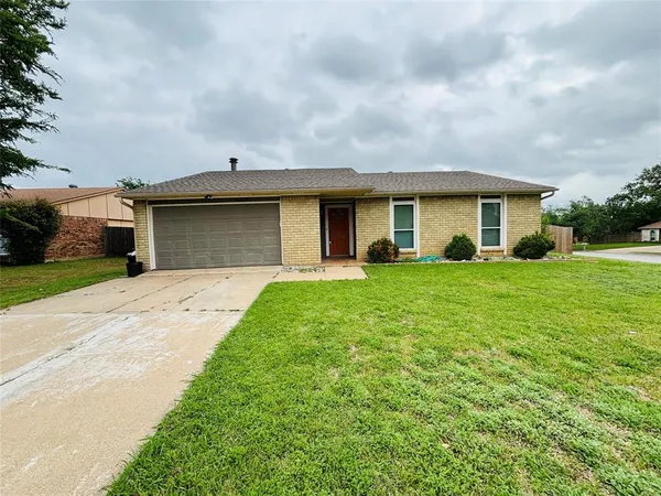 $2,600 | 6420 Wakefield Road, North Richland Hills, TX 76182