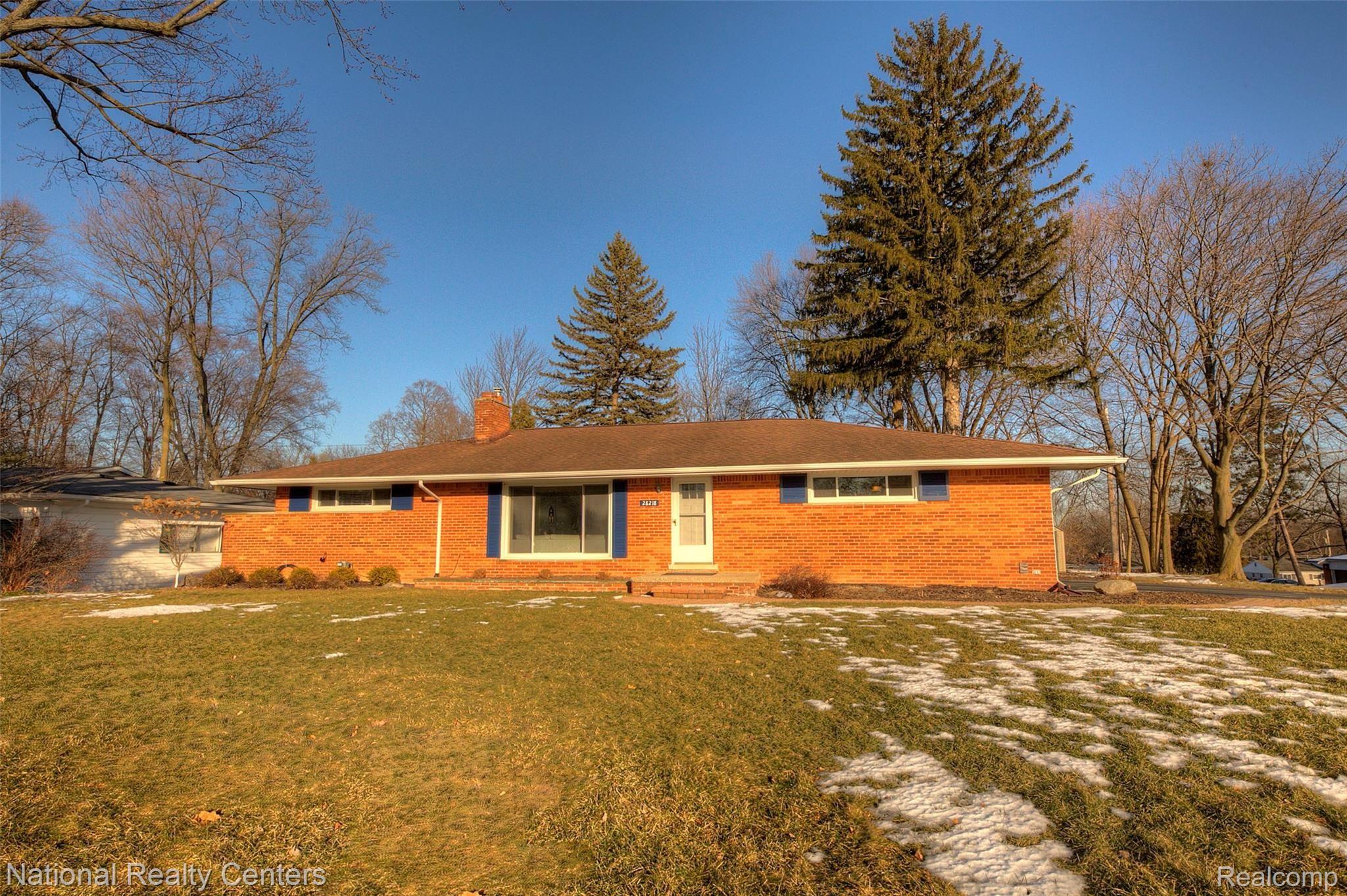 28218 Quail Hollow Road Farmington, MI 48331 - Photo 59 of 82 930A9129_30_31.jpg