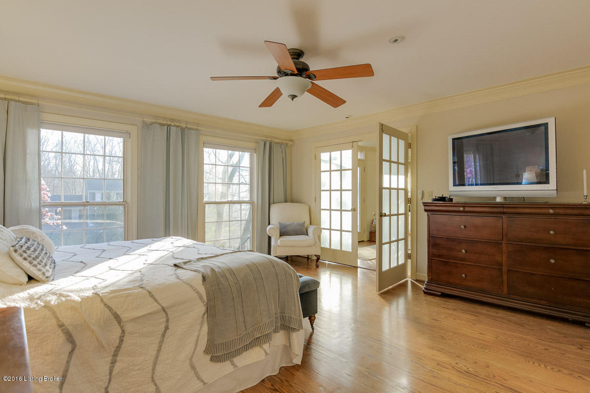 1814 Round Ridge Road Louisville, KY 40207 - Photo 13 of 36 0043