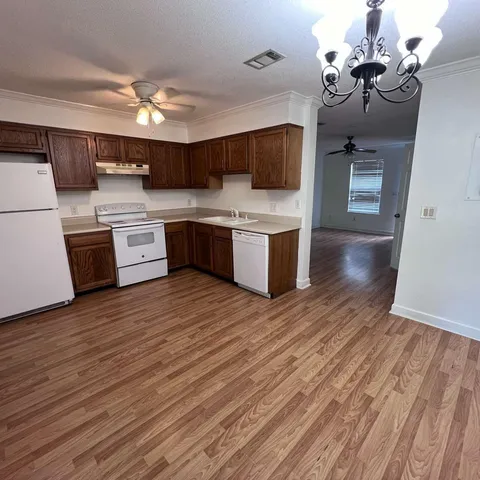 $1,300 | 1325 Greendale Avenue, Unit 6, Fort Walton Beach, FL 32547