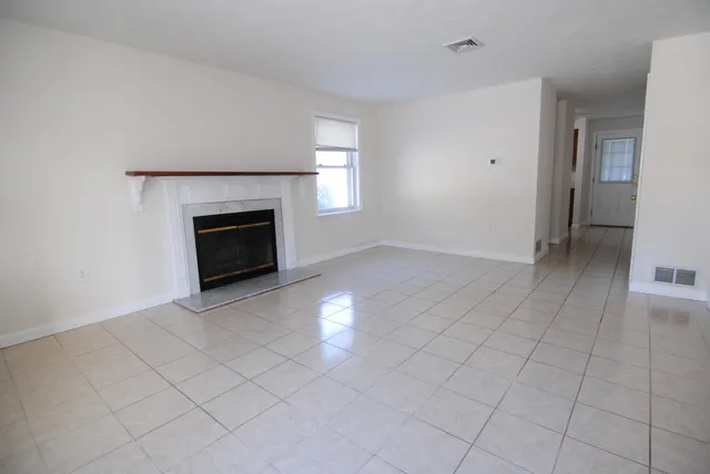 $2,750 | 18 Cadogan Way, Nashua, NH 03062