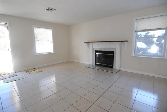 $2,750 | 18 Cadogan Way, Nashua, NH 03062