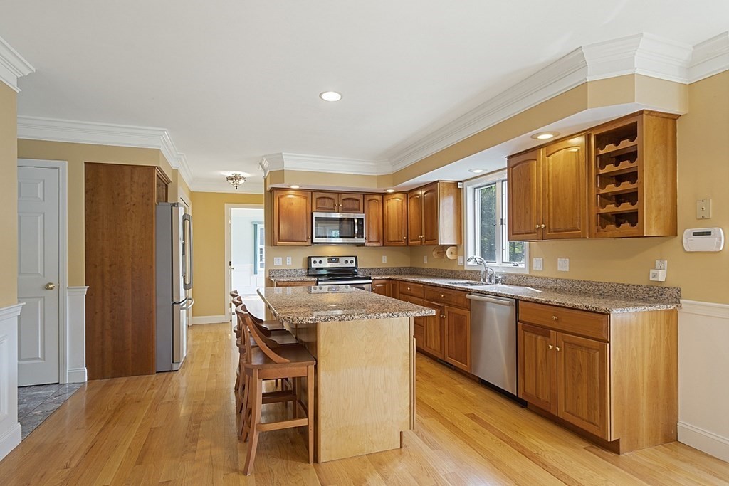 323 River Road Andover, MA 01810 - Photo 7 of 42