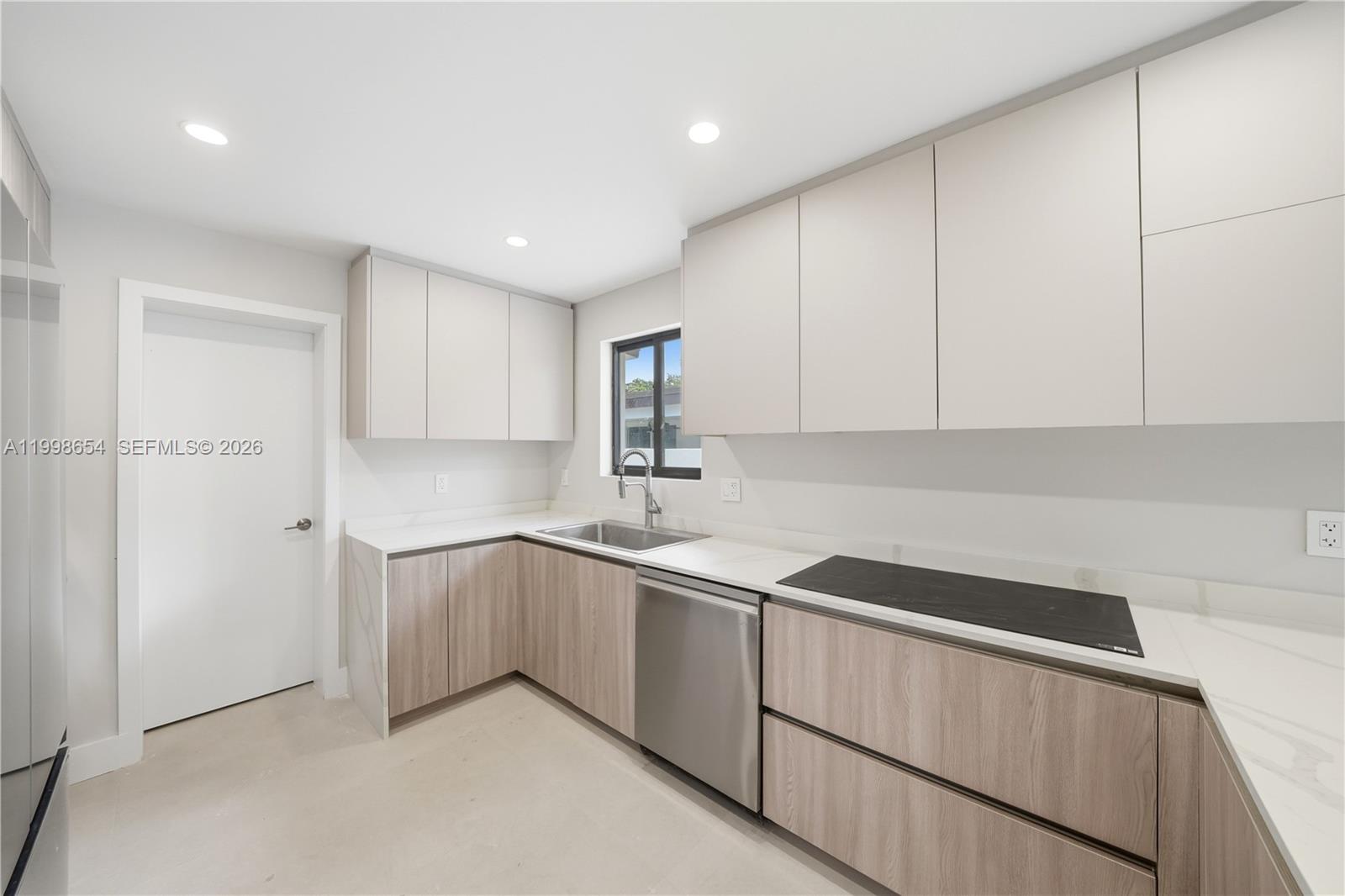 6332 Southwest 28th Street Miami, FL 33155 - Photo 8 of 43