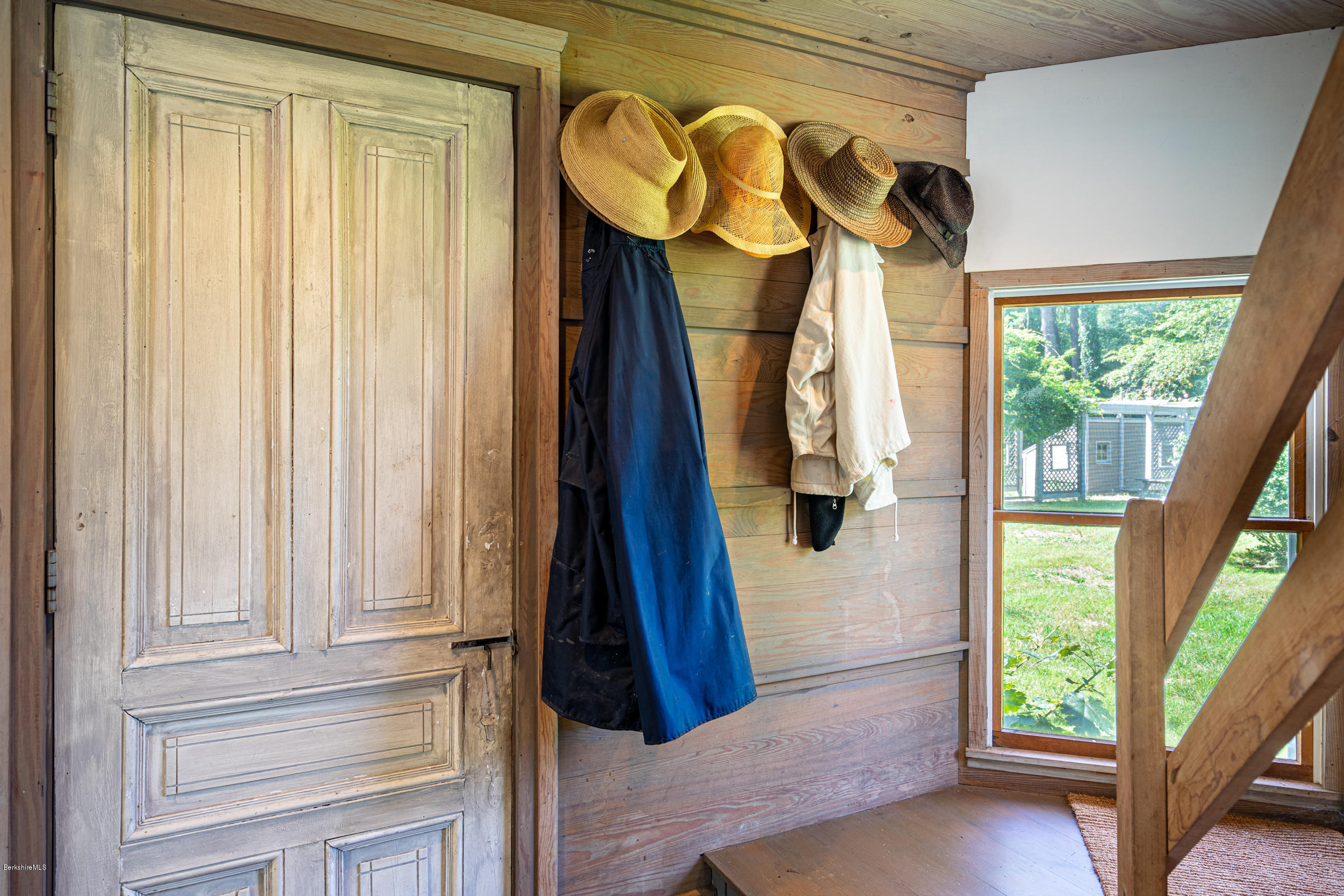 132 Bull Hill Road Sheffield, MA 01257 - Photo 10 of 72 10 entryway