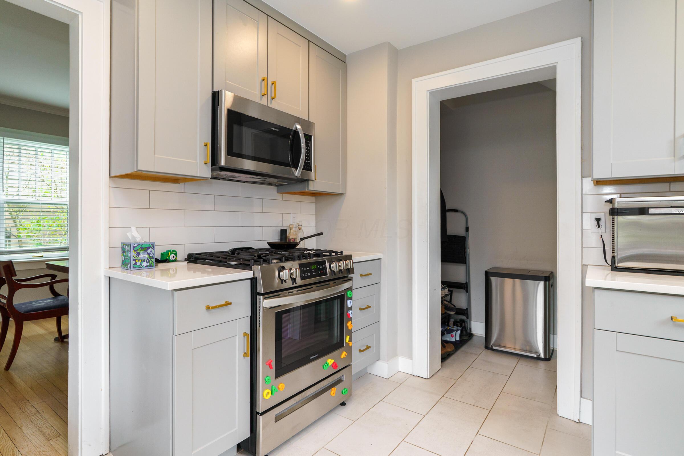 357 Fallis Road Columbus, OH 43214 - Photo 15 of 39 Kitchen
