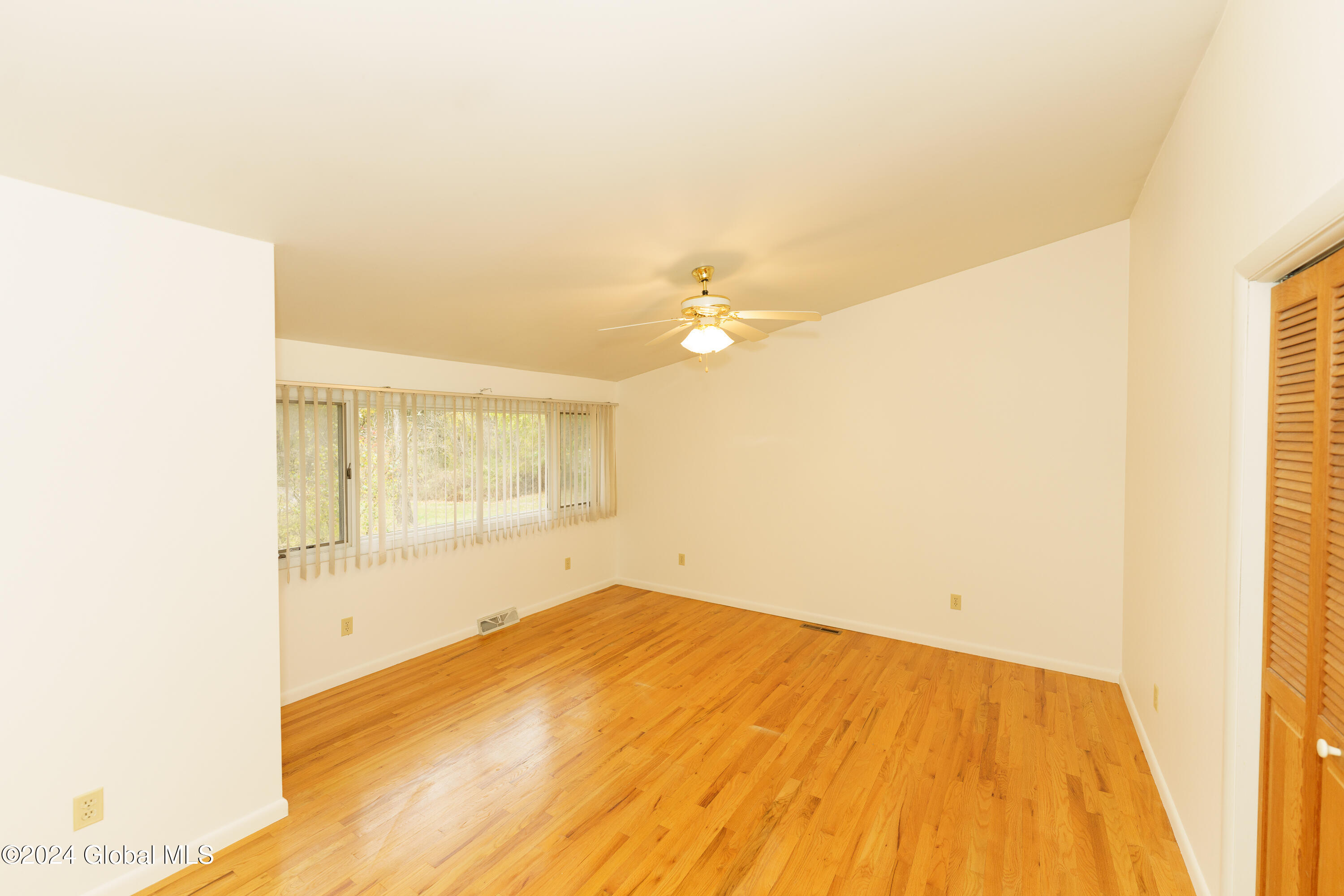 2900 West Old State Road Schenectady, NY 12303 - Photo 12 of 35 Primary Bedroom