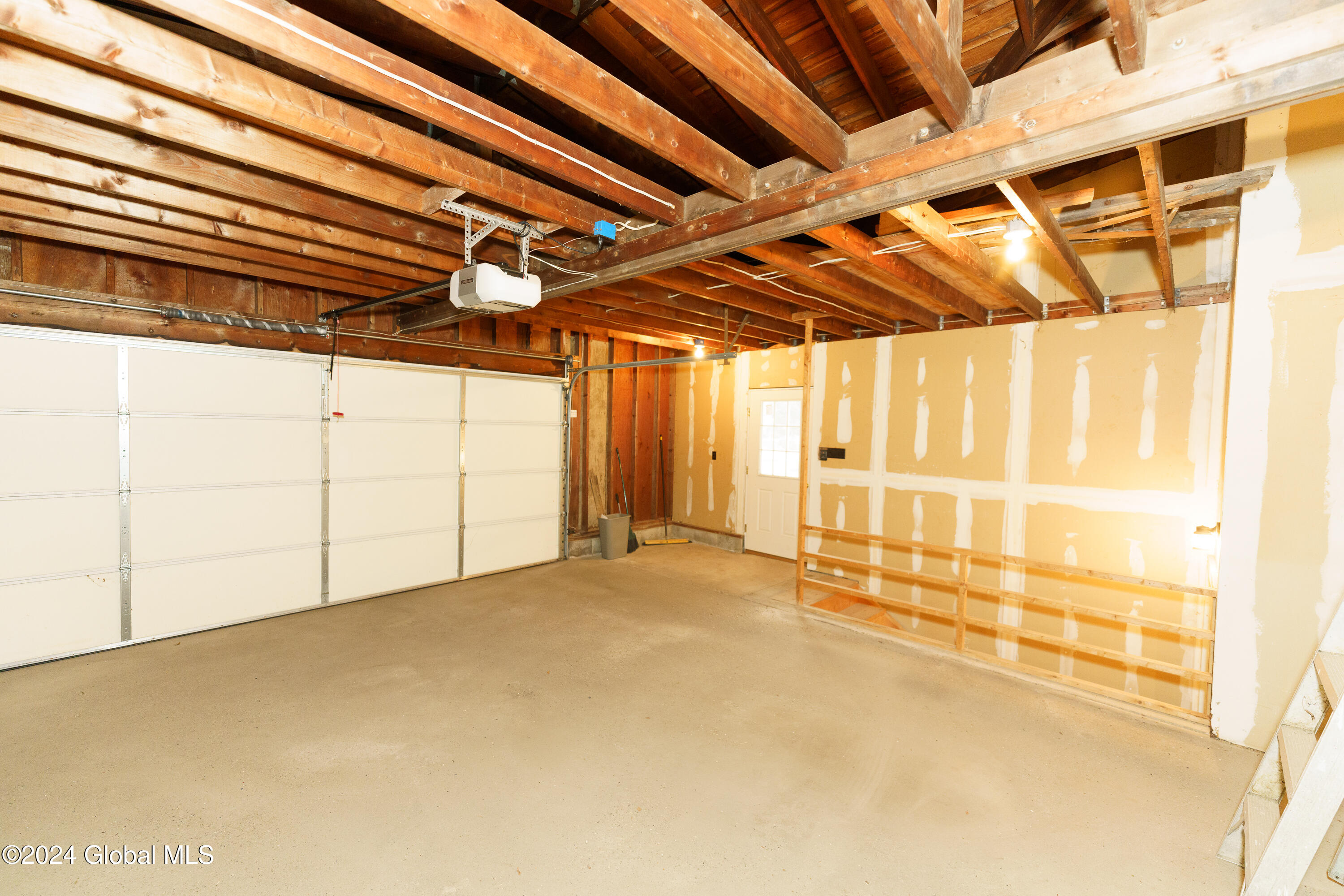 2900 West Old State Road Schenectady, NY 12303 - Photo 28 of 35 Attached Garage