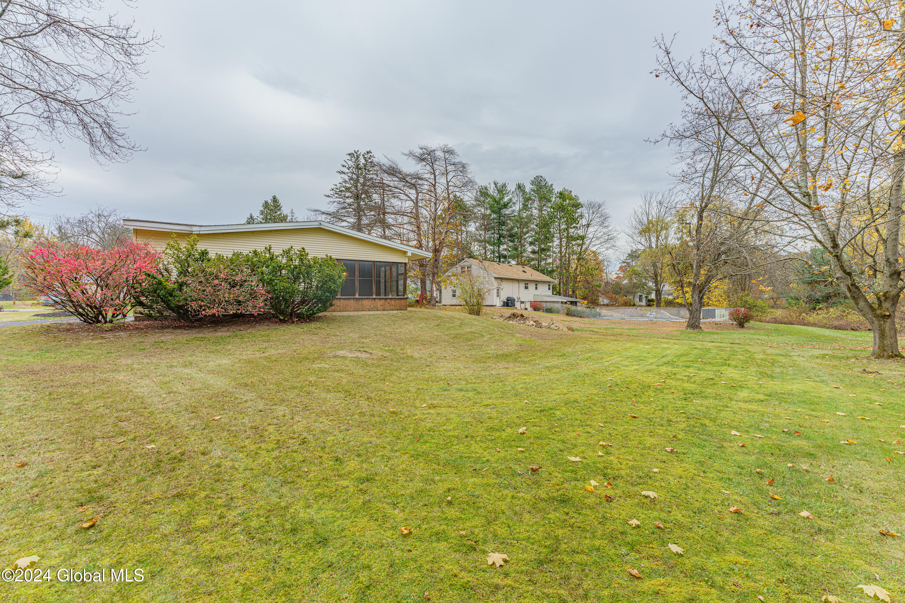 2900 West Old State Road Schenectady, NY 12303 - Photo 33 of 35 Yard
