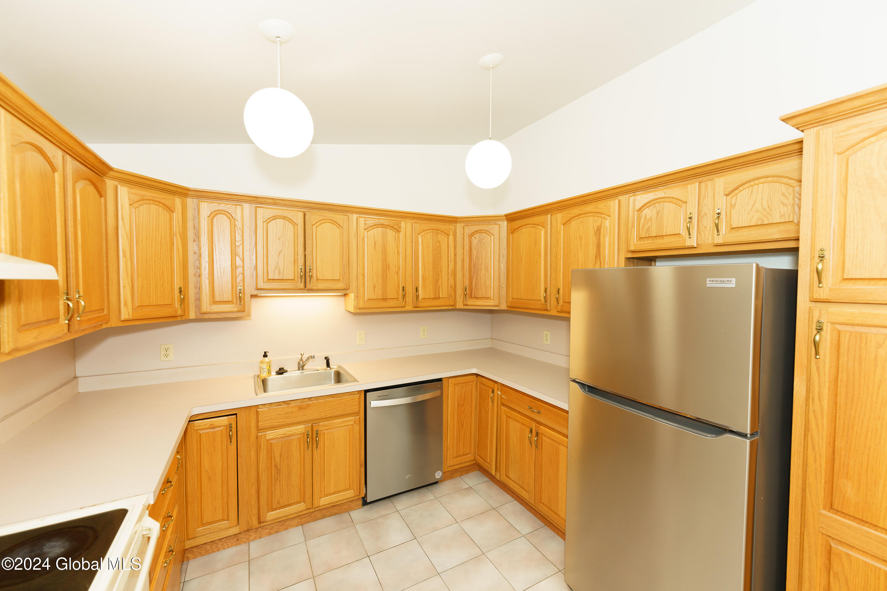 2900 West Old State Road Schenectady, NY 12303 - Photo 10 of 35 Kitchen