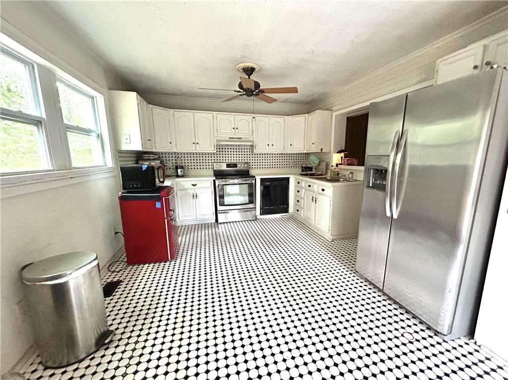 3317 Harris Road Southwest Marietta, GA 30060 - Photo 3 of 23