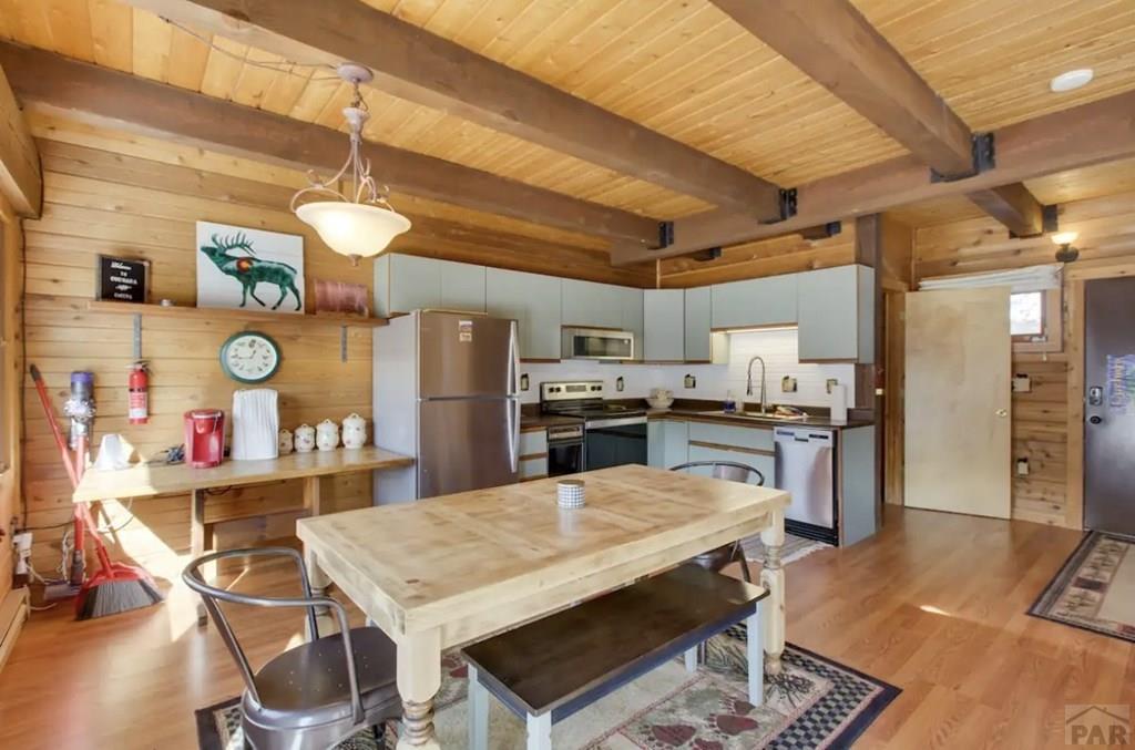 44 Valley Vista Road, Unit 38 La Veta, CO 81055 - Photo 4 of 22 a kitchen with a table and chairs in it