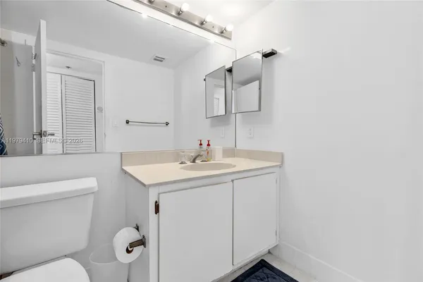 $3,000 | 7601 East Treasure Drive, Unit 1522, North Bay Village, FL 33141