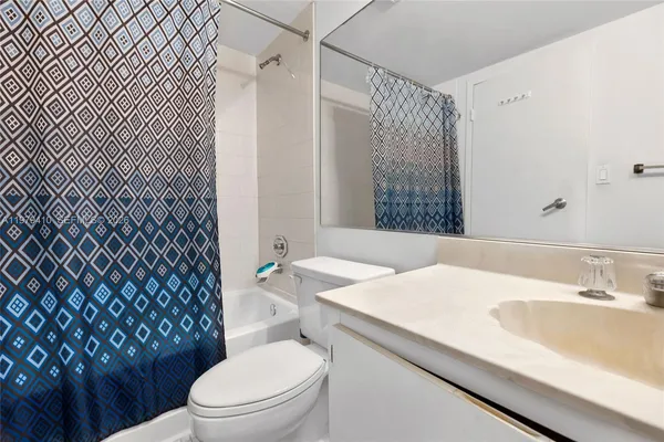 $3,000 | 7601 East Treasure Drive, Unit 1522, North Bay Village, FL 33141
