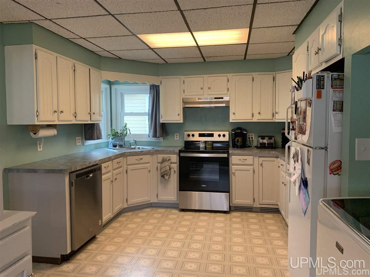 727 Maurice Street Ishpeming, MI 49849 - Photo 3 of 28 Gallery Image 3