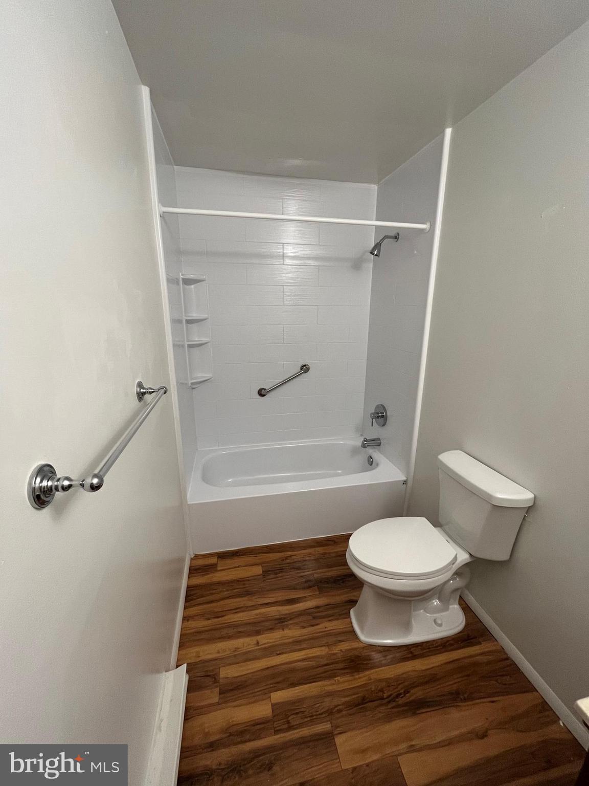 30 East E Street Brunswick, MD 21716 - Photo 14 of 33 Main Level Full Bath