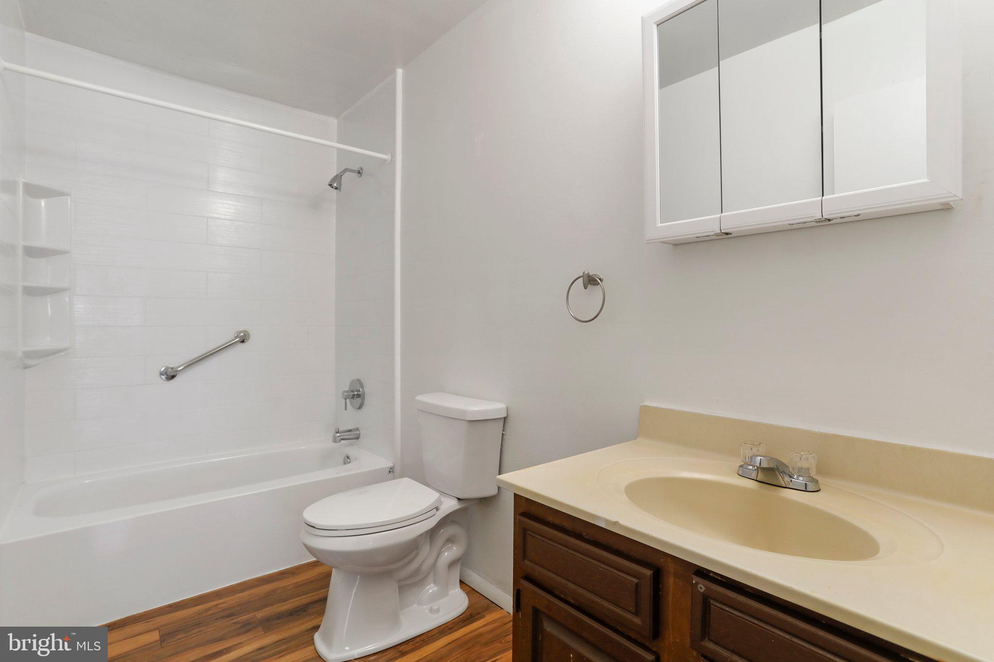 30 East E Street Brunswick, MD 21716 - Photo 15 of 33 Main Level Full Bath