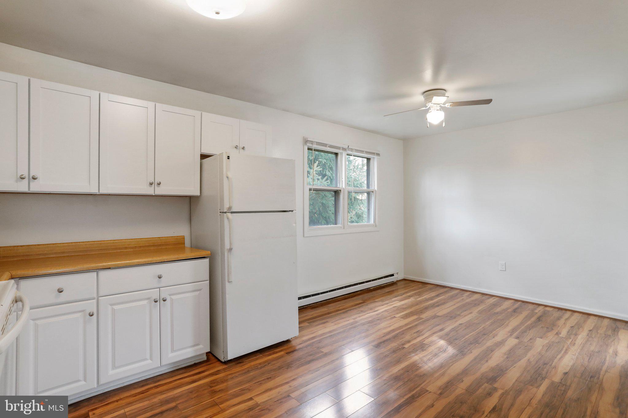 30 East E Street Brunswick, MD 21716 - Photo 17 of 33 Eat in Kitchen