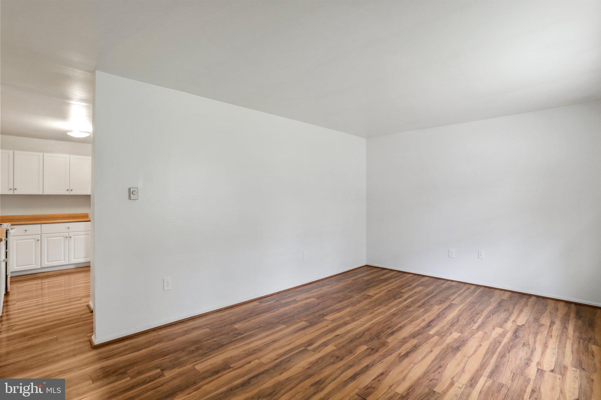 30 East E Street Brunswick, MD 21716 - Photo 6 of 33 Living Room