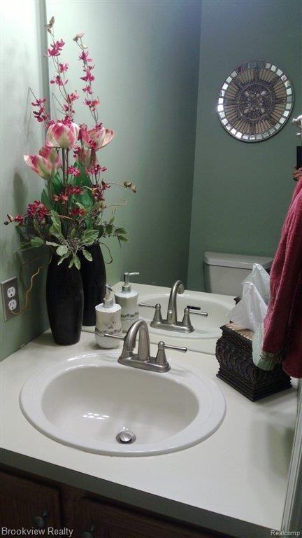 1300 Harvard Drive Rochester, MI 48307 - Photo 21 of 26 bathroom