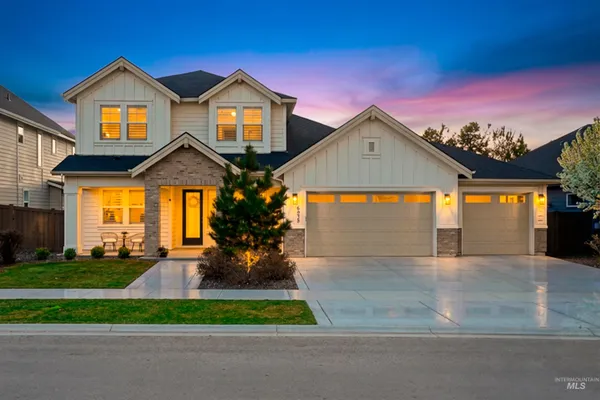 $950,000 | 6839 North Willowside Avenue, Meridian, ID 83646
